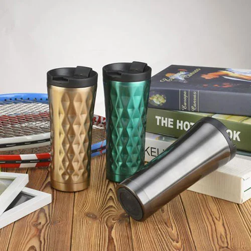 Zein da kafe-tumbler baten materialik onena?